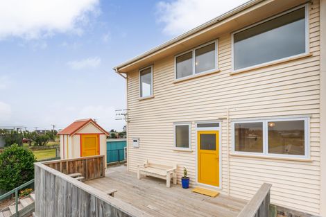 Photo of property in 19 Marine Parade South, Foxton Beach, Foxton, 4815