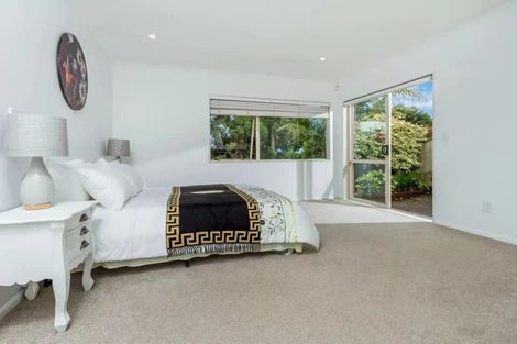 Photo of property in 18 St Clair Place, Browns Bay, Auckland, 0630