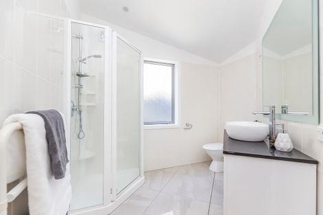 Photo of property in 9 Inverell Way, Seatoun, Wellington, 6022