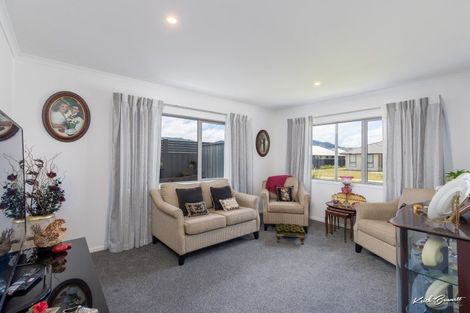 Photo of property in 33 Buddle Road, Wallaceville, Upper Hutt, 5018