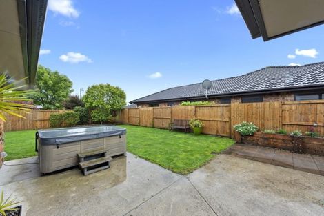 Photo of property in 6 Whitford Place, Rototuna North, Hamilton, 3210