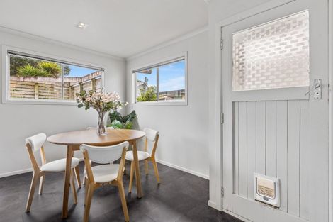 Photo of property in 27 Rospeath Crescent, Spotswood, New Plymouth, 4310