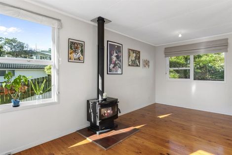 Photo of property in 17 Holt Avenue, Torbay, Auckland, 0630