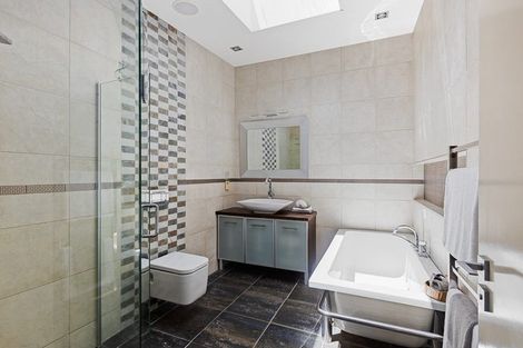 Photo of property in 42a Tindalls Bay Road, Tindalls Beach, Whangaparaoa, 0930