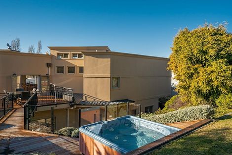 Photo of property in 15 Morrows Mead, Wanaka, 9305