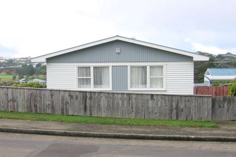 Photo of property in 16 Bellringer Crescent, Newlands, Wellington, 6037