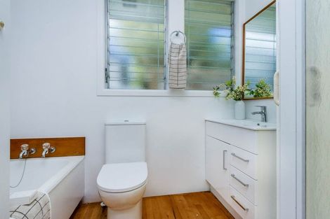 Photo of property in 1/4 Bond Crescent, Forrest Hill, Auckland, 0620