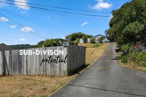 Photo of property in 15 Davis Grove, Wainuiomata, Lower Hutt, 5014