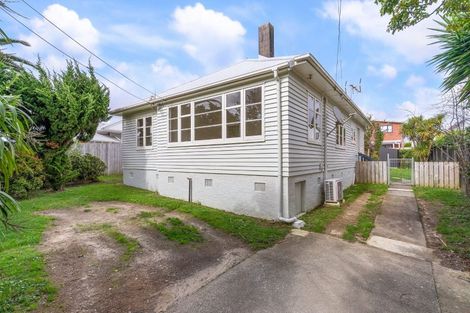 Photo of property in 48 Premier Avenue, Point Chevalier, Auckland, 1022