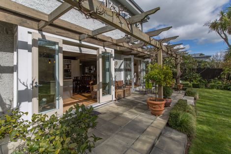 Photo of property in 166 Fendalton Road, Fendalton, Christchurch, 8052