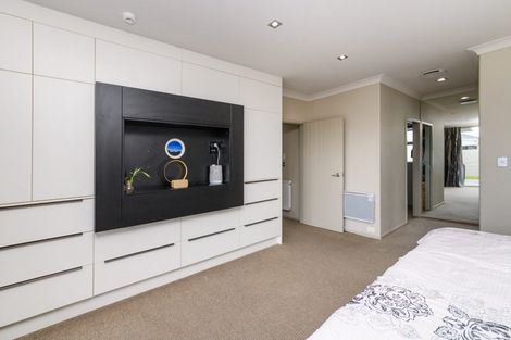 Photo of property in 1 Tennyson Avenue, Kelvin Grove, Palmerston North, 4414