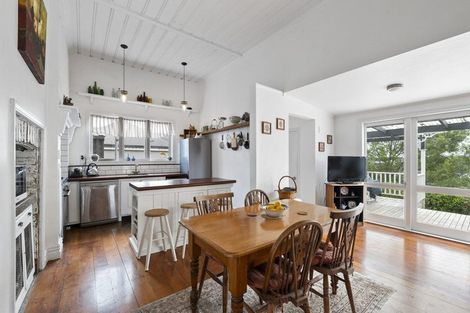 Photo of property in 132 Tukapa Street, Westown, New Plymouth, 4310