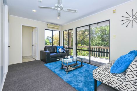 Photo of property in 5 Avonleigh Road, Green Bay, Auckland, 0604