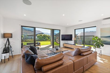 Photo of property in 9 Centre Crescent, Wanaka, 9305