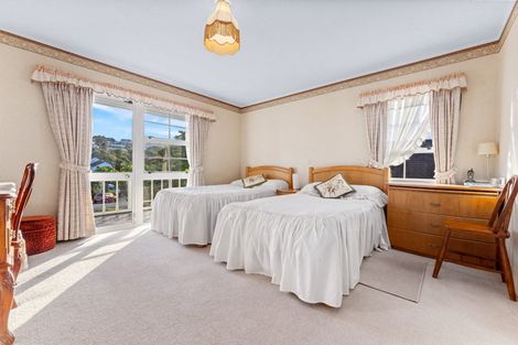 Photo of property in 2 Ravenstone Place, Chatswood, Auckland, 0626