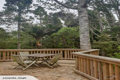 Photo of property in 87 Kauri Point Road, Laingholm, Auckland, 0604