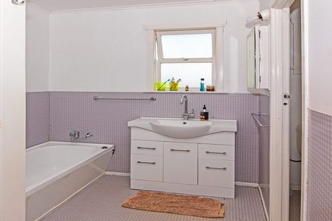 Photo of property in 111 Ridge Road, Howick, Auckland, 2014