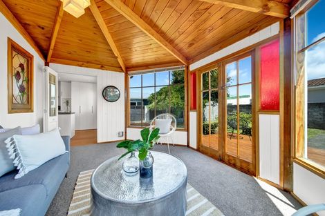 Photo of property in 20 Ropiha Street, Fitzroy, New Plymouth, 4312