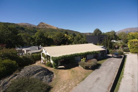 Photo of property in 11 Inverness Crescent, Arrowtown, 9302
