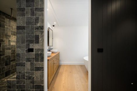 Photo of property in 66 Cedar Drive, Kelvin Heights, Queenstown, 9300
