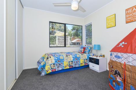 Photo of property in 5 Avonleigh Road, Green Bay, Auckland, 0604