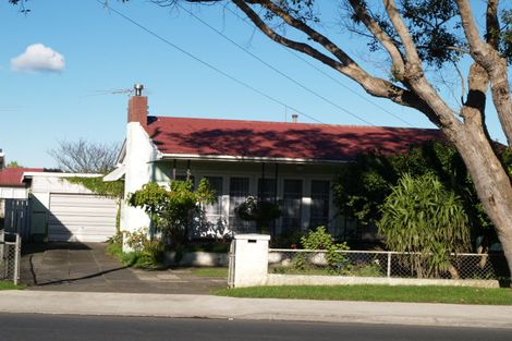 Photo of property in 2/322 Massey Road, Mangere East, Auckland, 2024