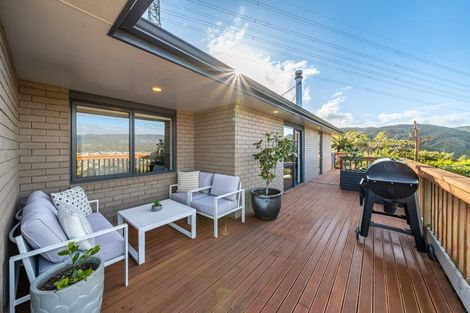 Photo of property in 23 Percy Kinsman Crescent, Riverstone Terraces, Upper Hutt, 5018