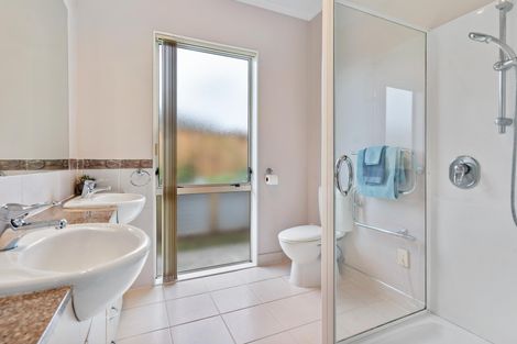 Photo of property in 154 Kilkenny Drive, East Tamaki Heights, Auckland, 2016