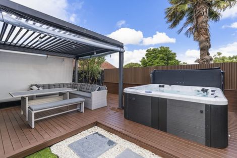 Photo of property in 7/69 Wharf Road, Te Atatu Peninsula, Auckland, 0610