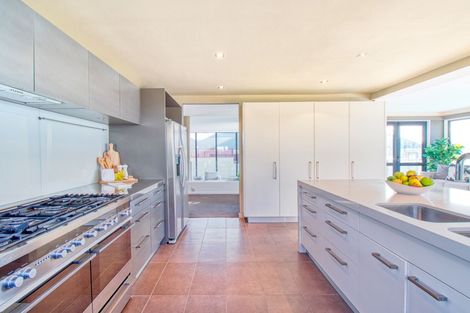 Photo of property in 20 Countess Close, Maupuia, Wellington, 6022