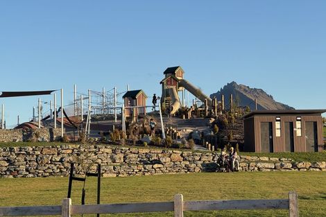 Photo of property in 4 Forage Road, Jacks Point, 9371