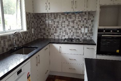 Photo of property in 21 Normanton Street, Glenfield, Auckland, 0629