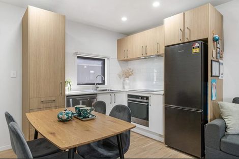 Photo of property in 2/4 Harry Ward Place, Henderson, Auckland, 0610