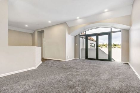 Photo of property in 2 Roseville Road, Gulf Harbour, Whangaparaoa, 0930