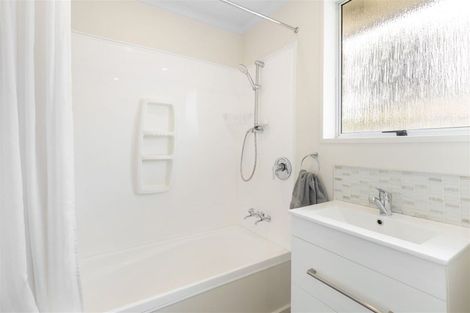 Photo of property in 4 Denniston Crescent, Redwood, Christchurch, 8051