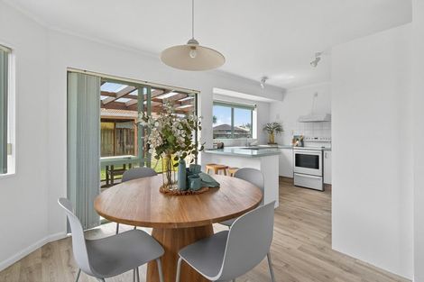 Photo of property in 2 James Henry Avenue, Papamoa Beach, Papamoa, 3118