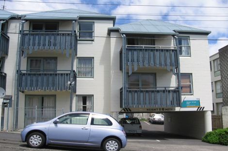 Photo of property in 40-42 Queen Street, Mount Victoria, Wellington, 6011