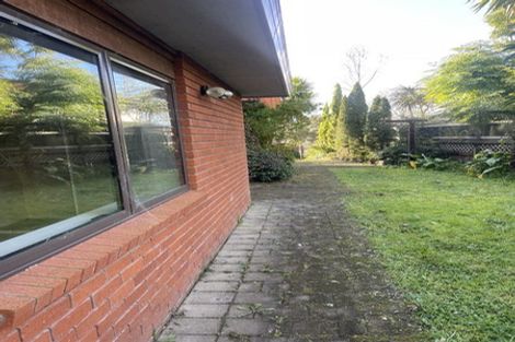 Photo of property in 8 Kirkdale Place, Northcross, Auckland, 0632