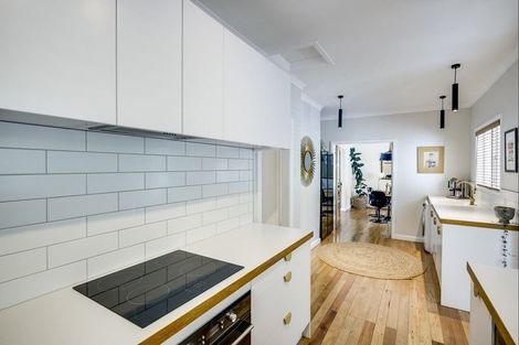 Photo of property in 5 Hooker Avenue, Hospital Hill, Napier, 4110