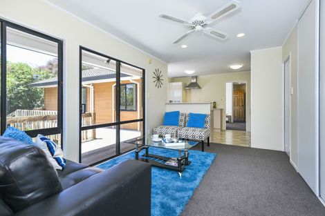 Photo of property in 5 Avonleigh Road, Green Bay, Auckland, 0604