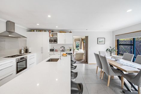 Photo of property in 18 Vanderbilt Place, Halswell, Christchurch, 8025