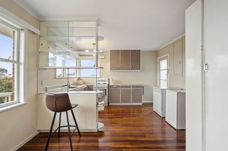 Photo of property in 135 Forrest Hill Road, Forrest Hill, Auckland, 0620