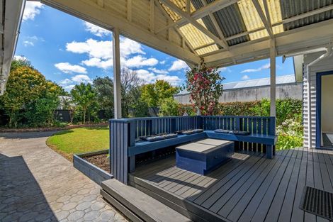 Photo of property in 17 Milverton Avenue, Hokowhitu, Palmerston North, 4410