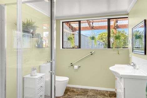 Photo of property in 95 Queen Street, Westport, 7825