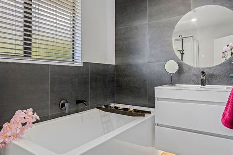 Photo of property in 2 Algie Place, Avonhead, Christchurch, 8042