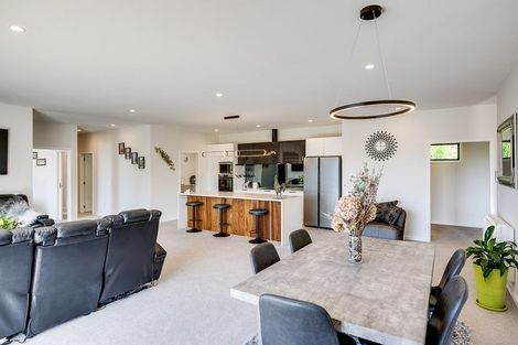 Photo of property in 91 Oak Road, Poraiti, Napier, 4112