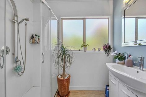 Photo of property in 1 Kamahi Place, Pukehangi, Rotorua, 3015