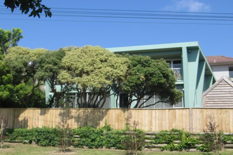 Photo of property in 2/28 Bournemouth Terrace, Murrays Bay, Auckland, 0630