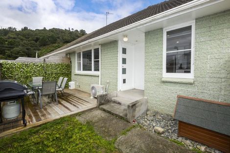 Photo of property in 2/15 Lane Street, Wallaceville, Upper Hutt, 5018