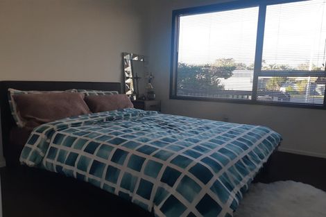 Photo of property in 16 Gloaming Place, Conifer Grove, Takanini, 2112